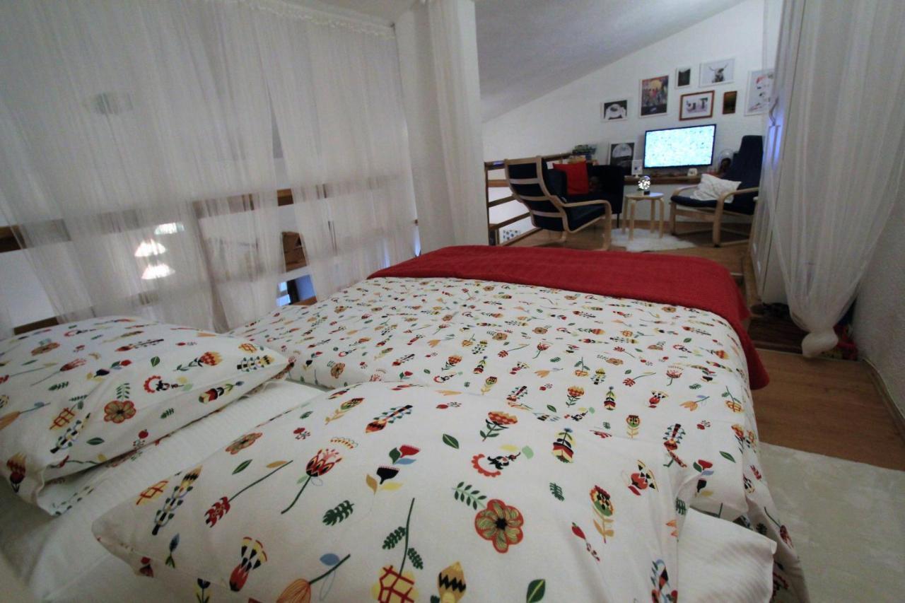 Vila House In Center Of Gospic With Big Garden Exteriér fotografie